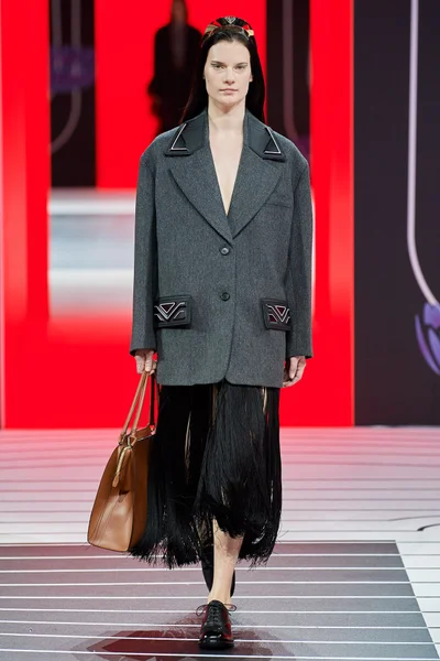 Look 25